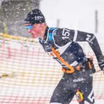 Längskidåkaren Alvar Myhlback som åker skidor genom snön under vasaloppet.
